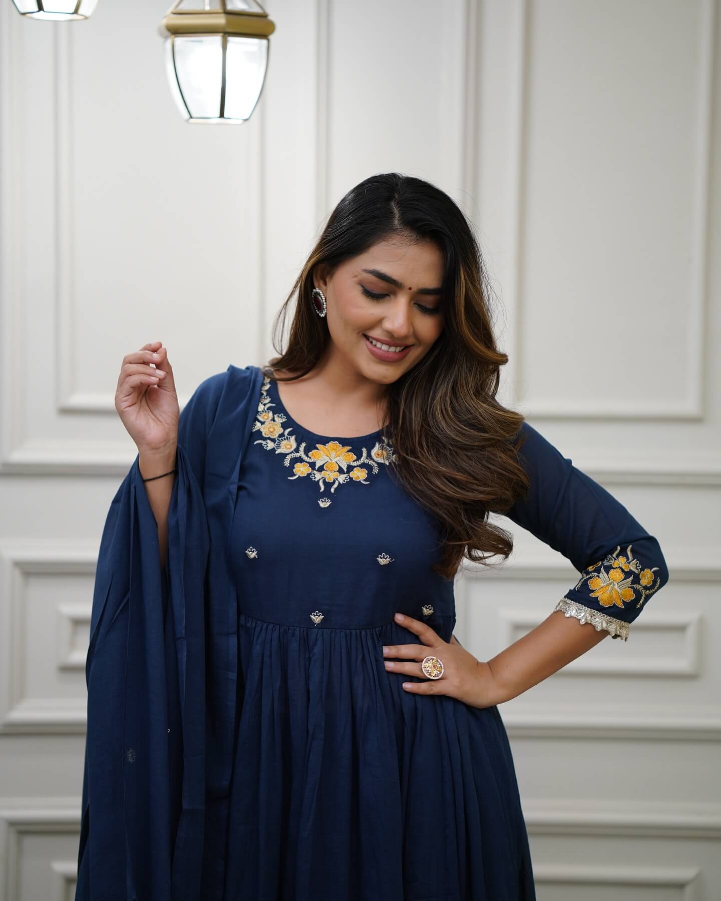 Women Embroidered kurta set