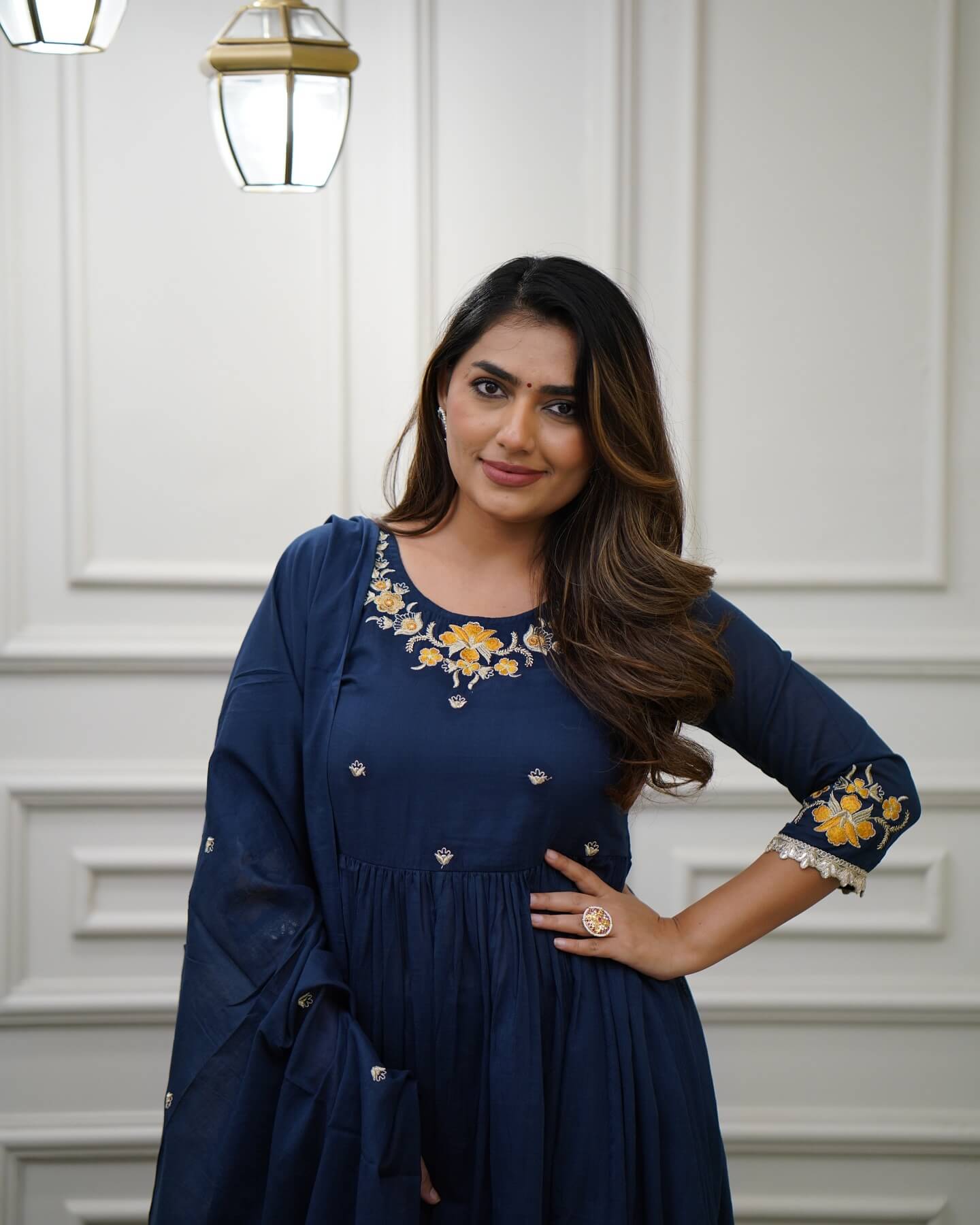 Women Embroidered kurta set