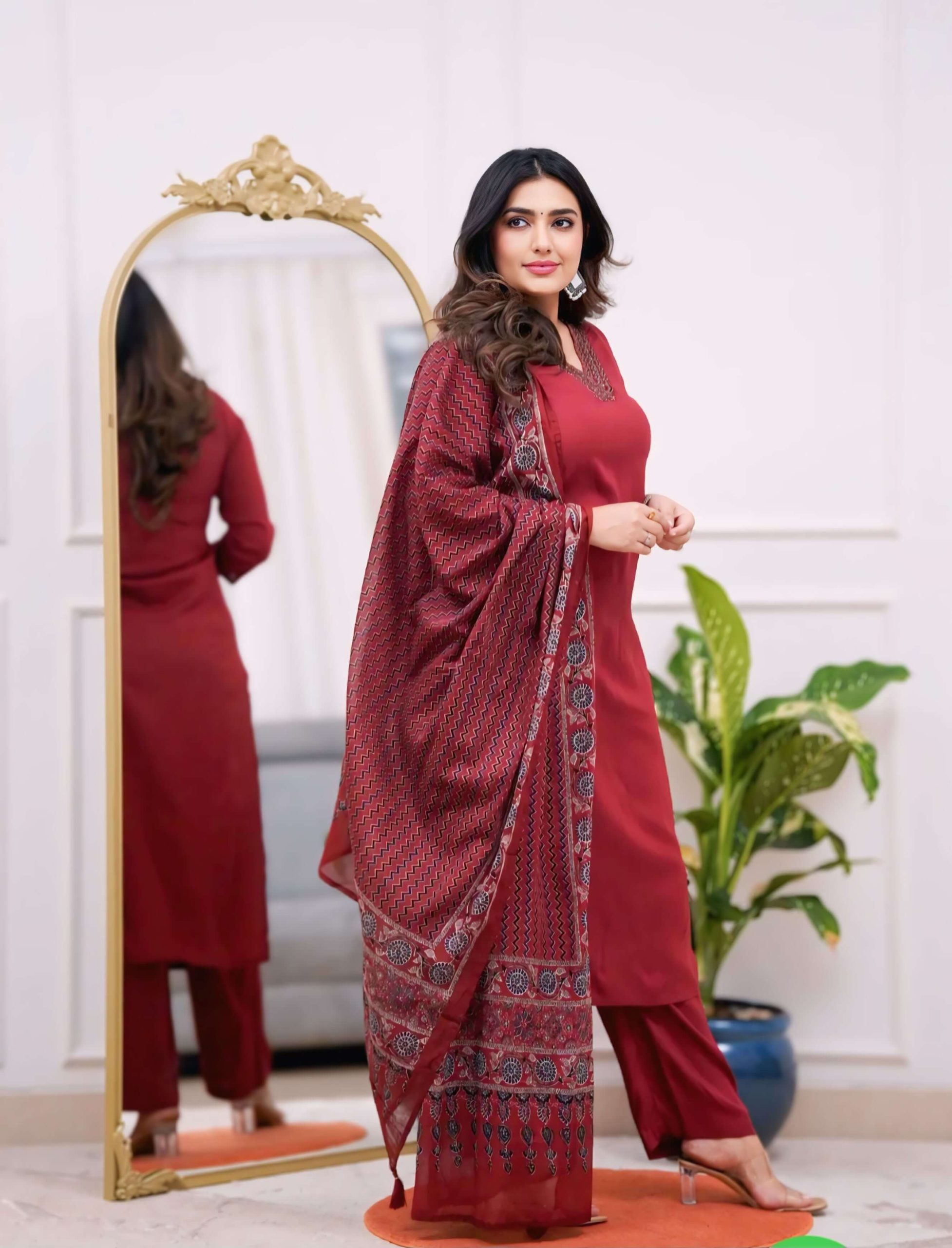 Women Embrodairy  Stright Kurta Set