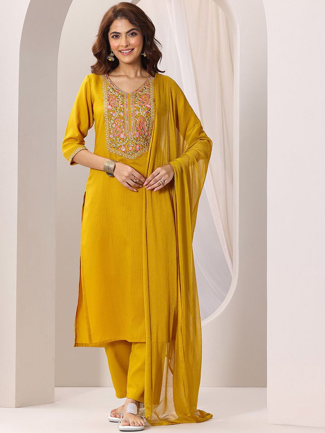Women Embroidered Rayon kurta set