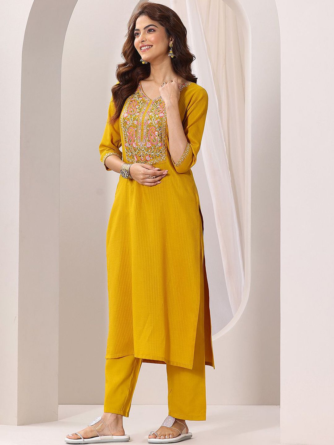 Women Embroidered Rayon kurta set