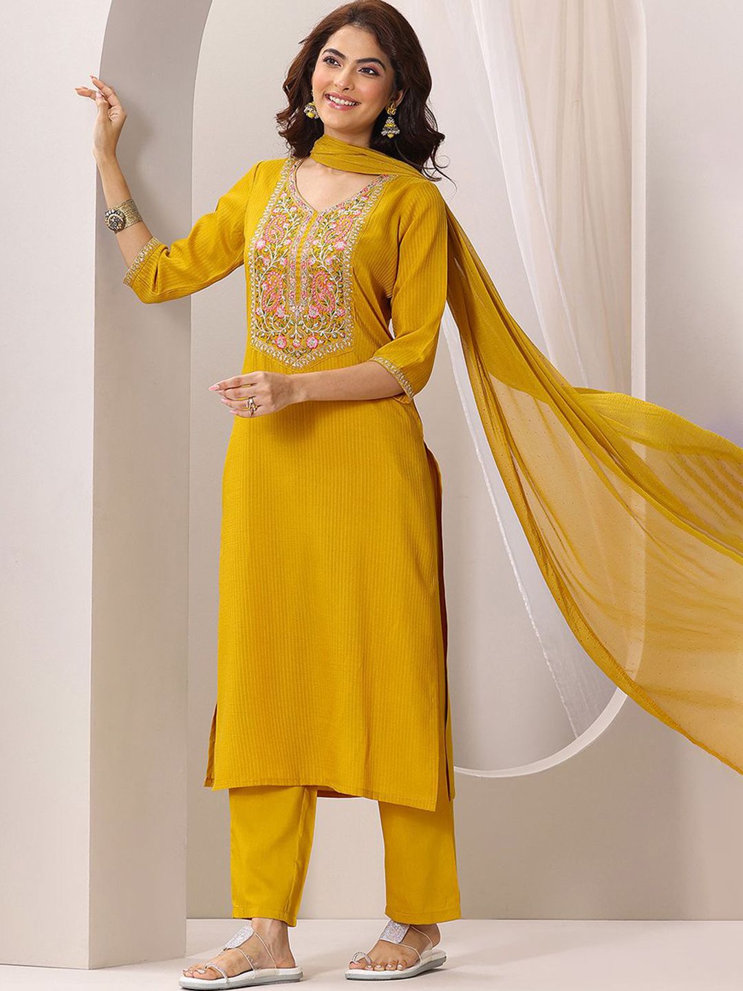 Women Embroidered Rayon kurta set