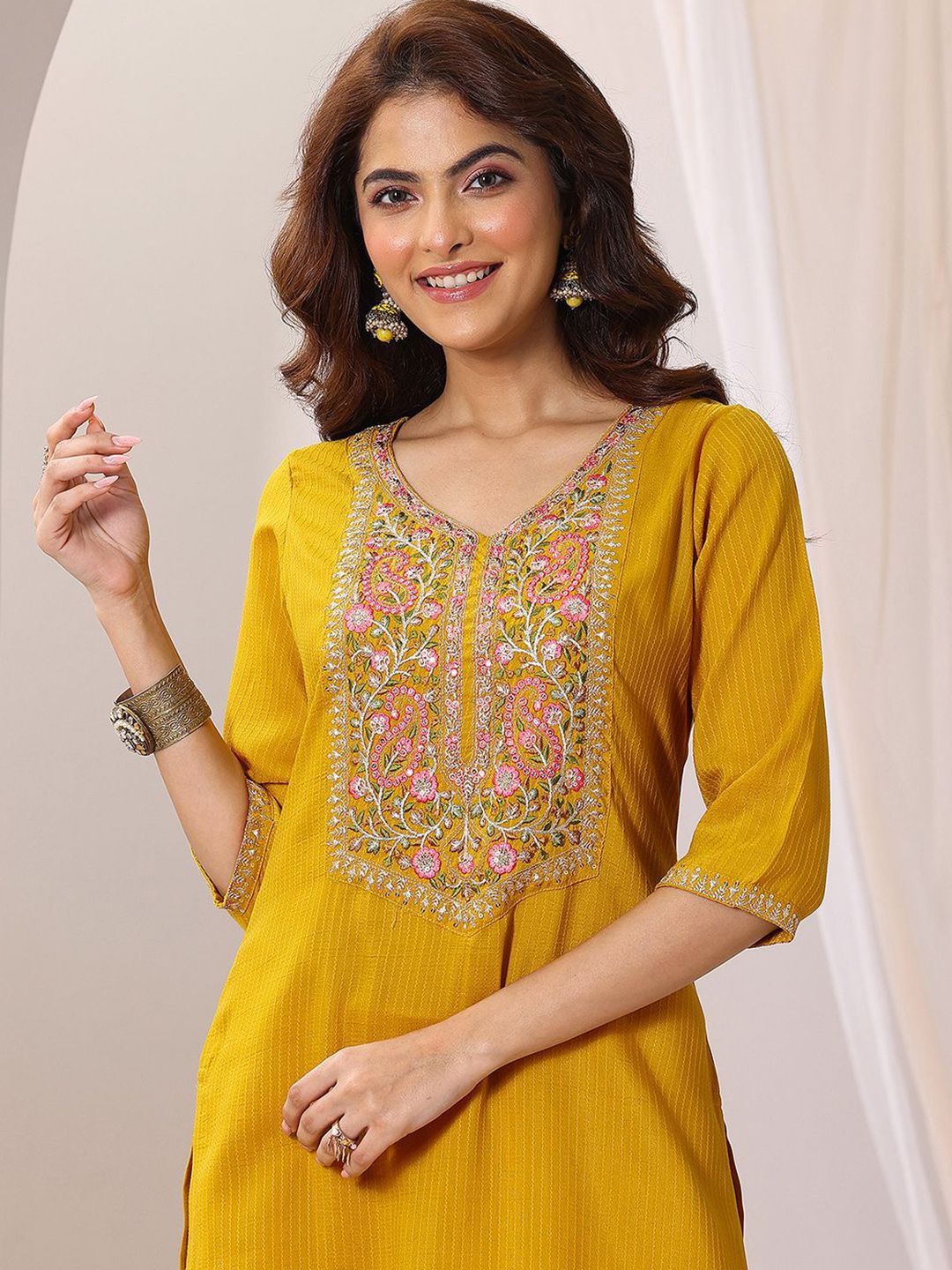 Women Embroidered Rayon kurta set