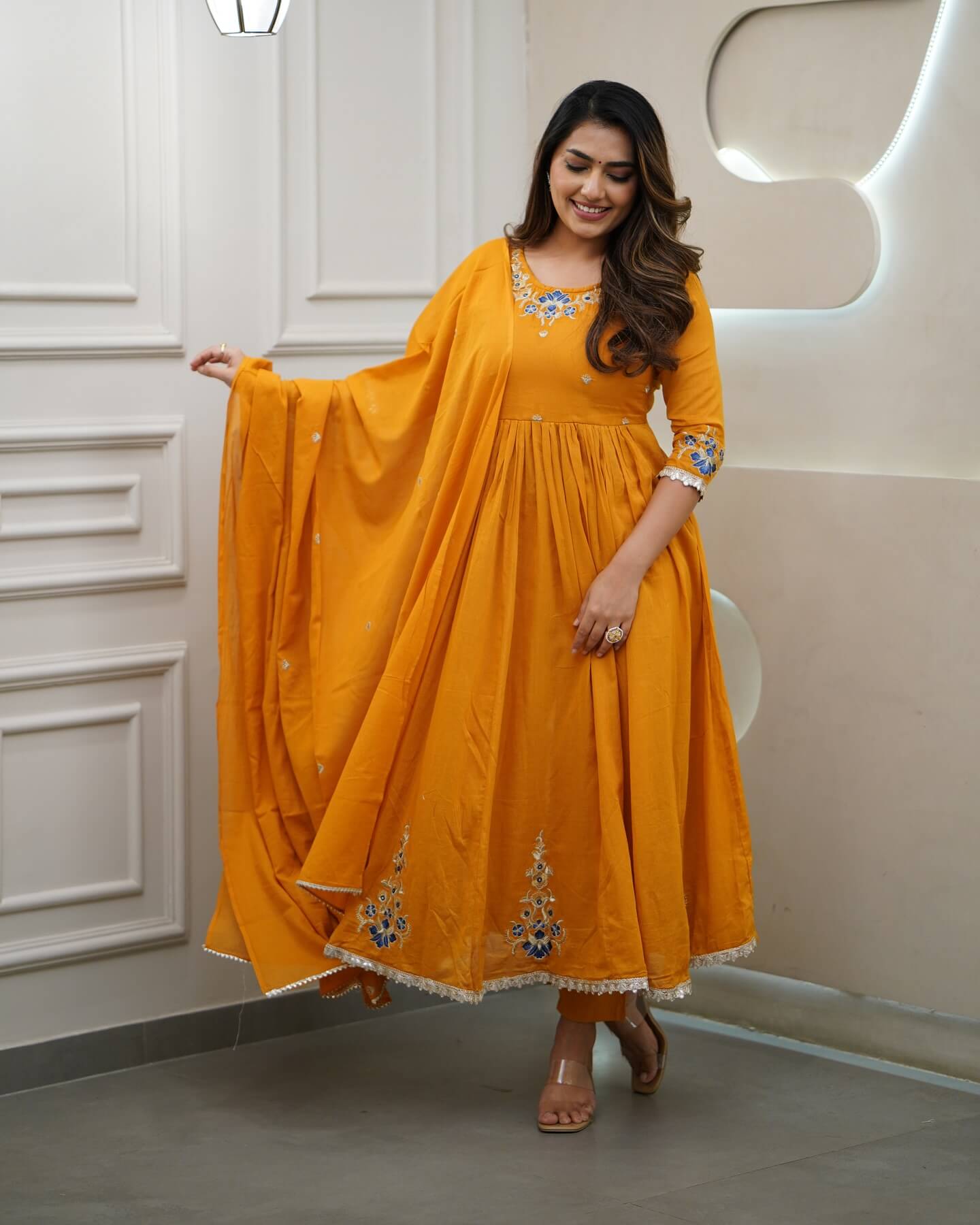 Women Embroidered kurta set