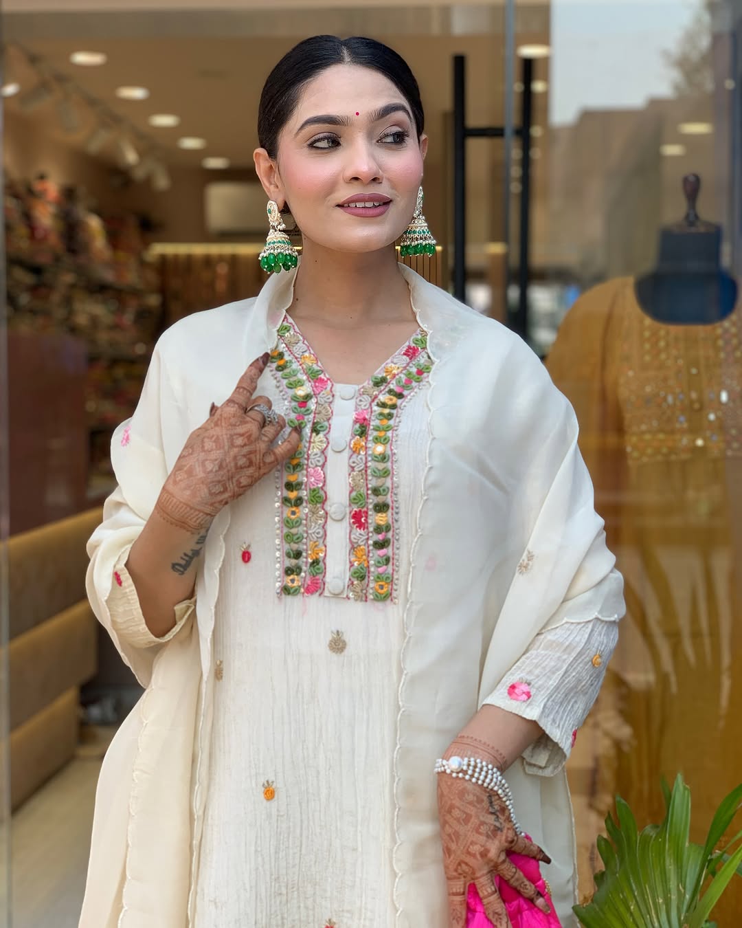Women Embroidered Chinon Kurta Set