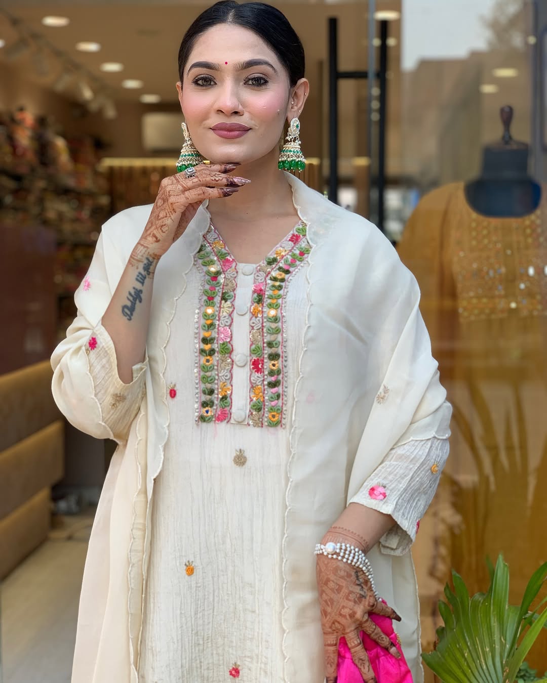 Women Embroidered Chinon Kurta Set