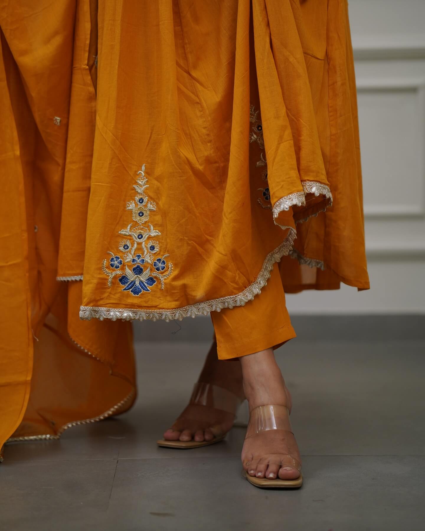 Women Embroidered kurta set