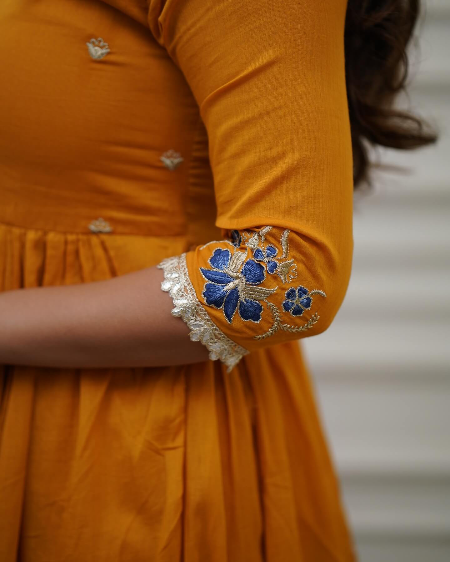 Women Embroidered kurta set