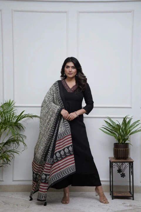 Women Embrodairy  Stright Kurta Set With duppata