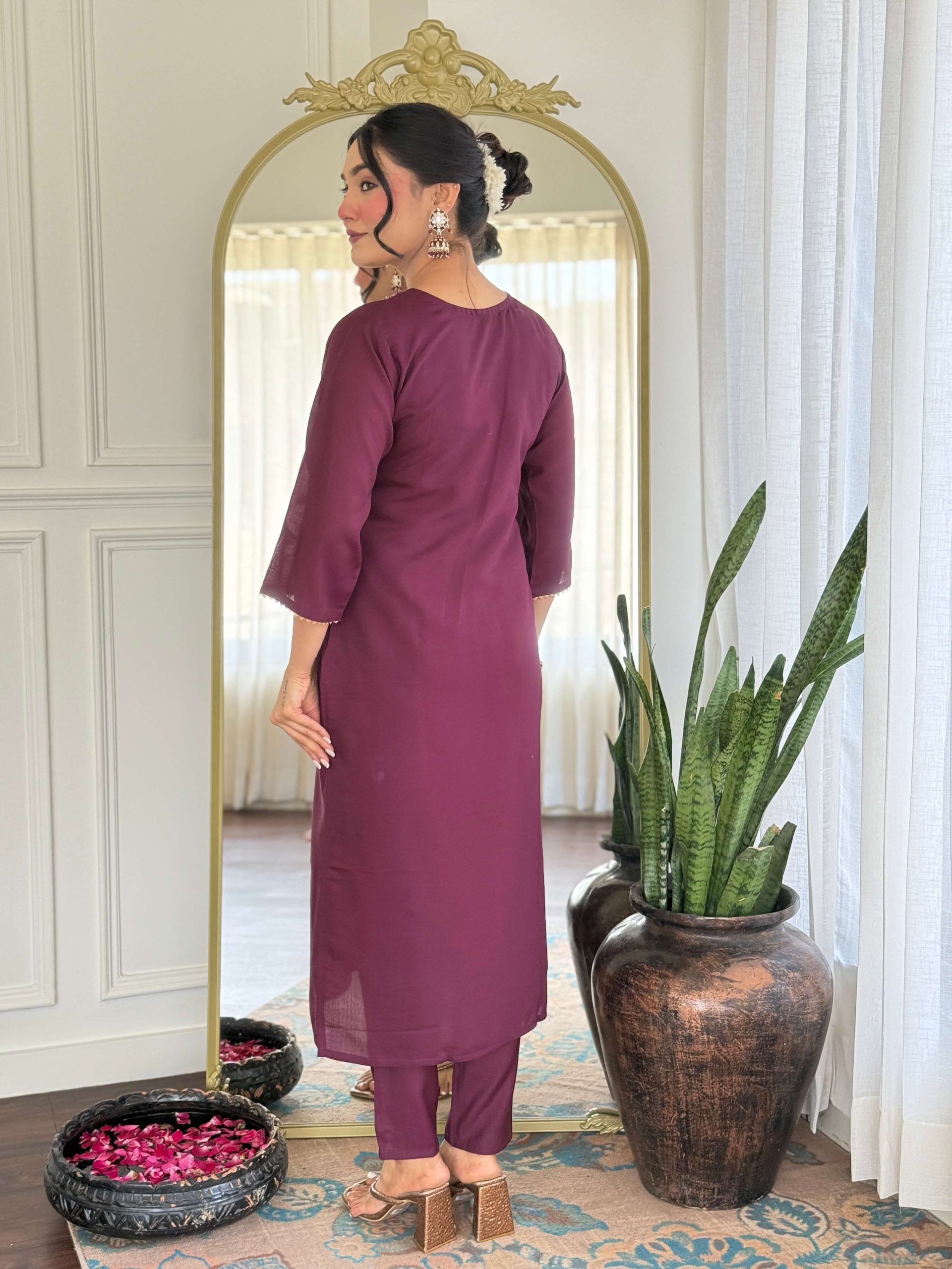 Women Embroidered Rayon kurta set