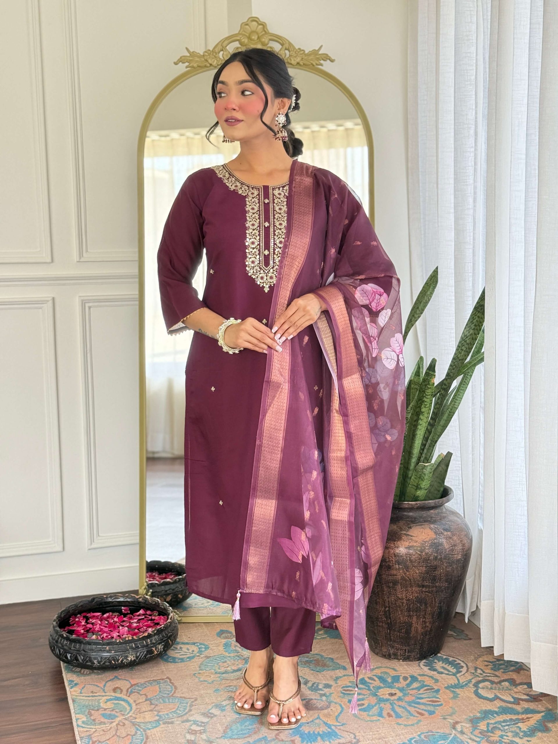Women Embroidered Rayon kurta set