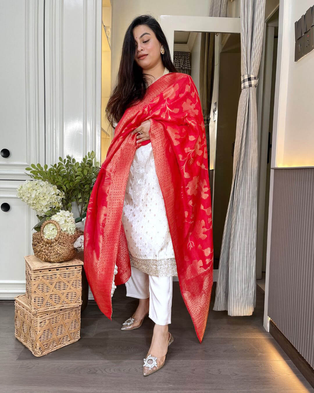 Off White Embrodairy Kurta Set