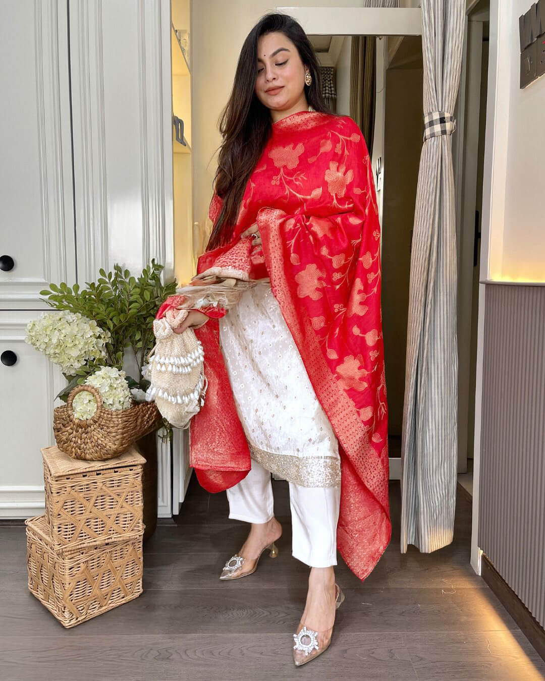 Off White Embrodairy Kurta Set